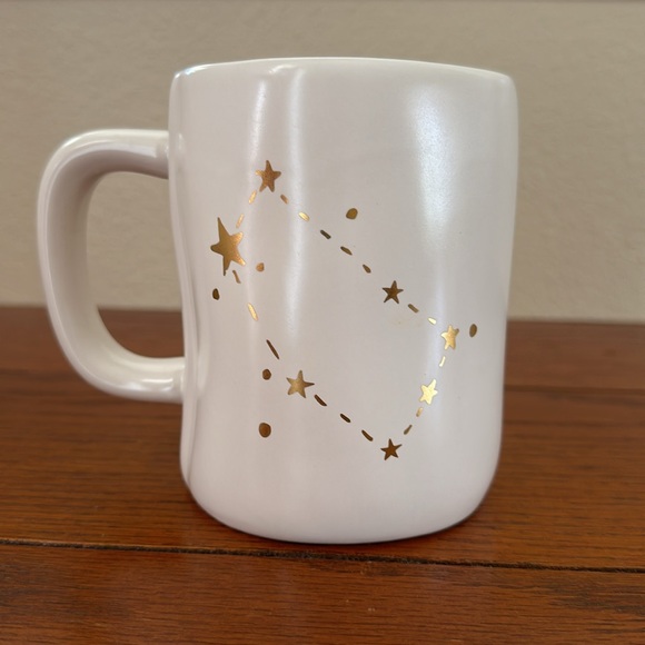 🚨CHECK THIS OUT🚨RAE DUNN GOLD LETTERED GEMINI MUG NWOT - Picture 2 of 3